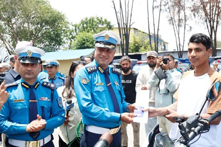 हराएका मोटरसाइकल र स्कुटर सम्बन्धित धनीलाई हस्तान्तरण