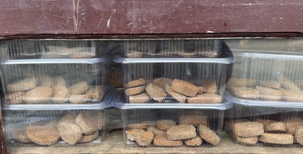 पाहुनालाई कोसेली कोदोको बिस्कुट