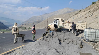 जोमसोम-कागबेनी सडक स्तरोन्नती