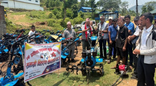 उत्पादन वृद्धि र लागत कम गर्न किसानलाई कृषिसामग्री
