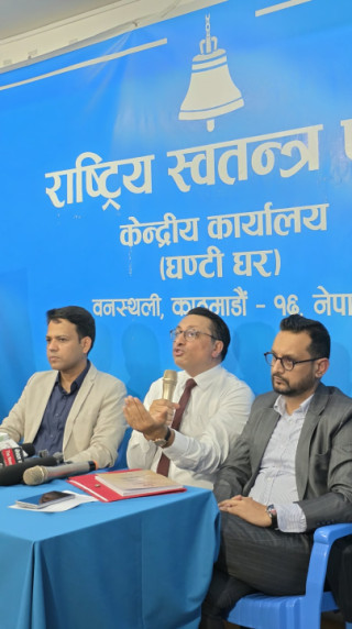 स्वास्थ्य बीमामा गत वर्ष ११ अर्ब र यस वर्ष पाच अर्ब बजेट थप गरिएको छ: अर्थमन्त्री डा. वाग्ले