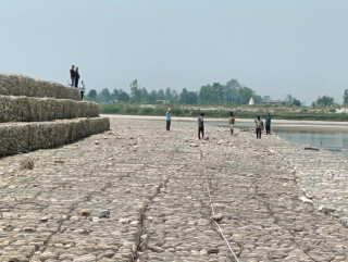 महाकाली नदीमा एक हजार दुई सय २० मिटर तटबन्ध निर्माण
