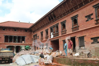 भद्रकाली मन्दिर धमाधम पुन:निर्माण हुँदै